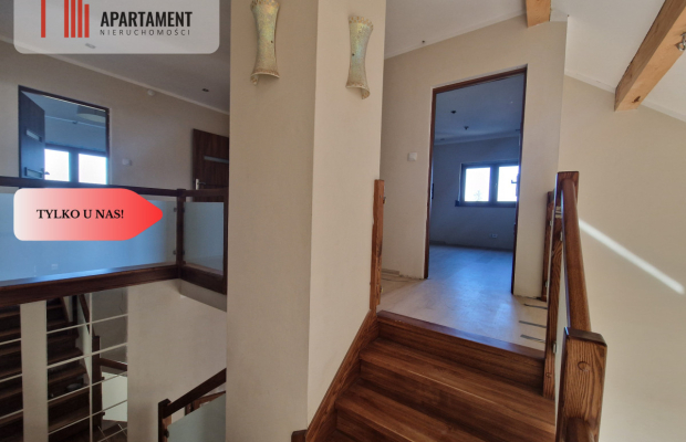 Przestronny dom na dużej działce z basenem...