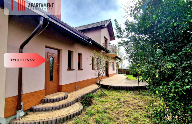 Przestronny dom na dużej działce z basenem...