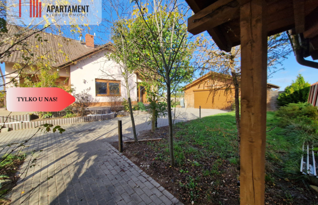 Przestronny dom na dużej działce z basenem...