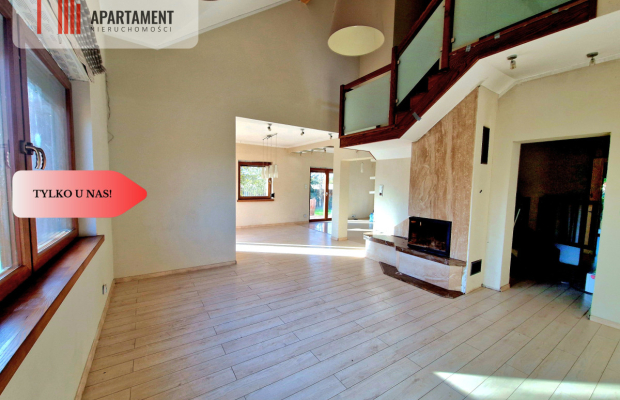 Przestronny dom na dużej działce z basenem...