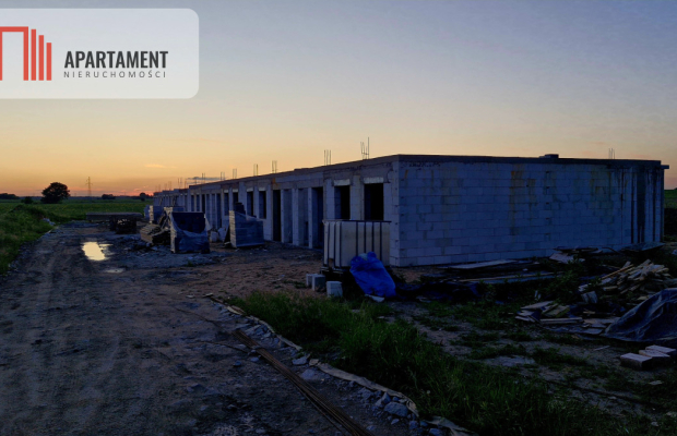 Bliźniak: parter z ogrodem i piętro z poddaszem