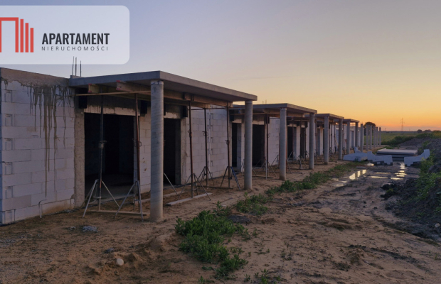 Bliźniak: parter z ogrodem i piętro z poddaszem