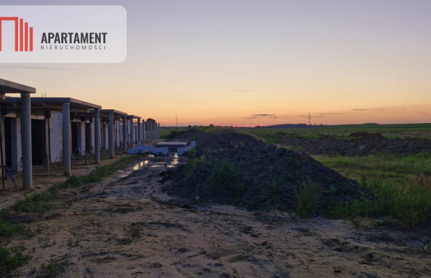 Bliźniak: parter z ogrodem i piętro z poddaszem