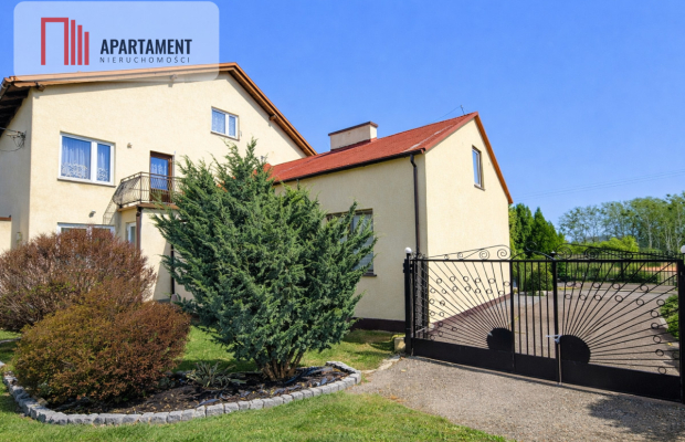 Kikół – bliźniak i garaż na dużej działce.