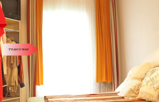 Obiekt magazynowo-biurowy z utwardzonym placem.