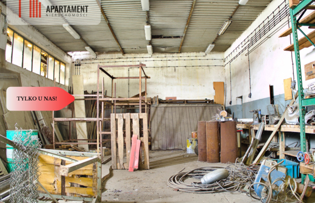 Obiekt magazynowo-biurowy z utwardzonym placem.