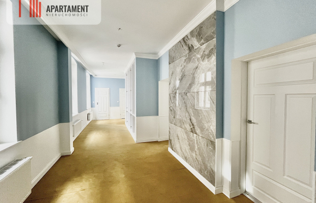 centrum, odrestaurowana kamienica, 1 piętro