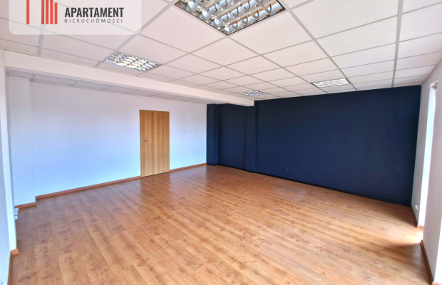 Biuro na pierwszym piętrze,media już w cenie!