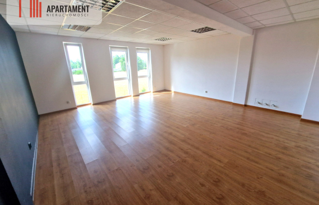 Biuro na pierwszym piętrze,media już w cenie!