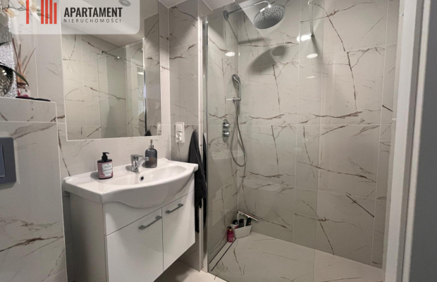 Kawalerka na 1 piętrze w centrum