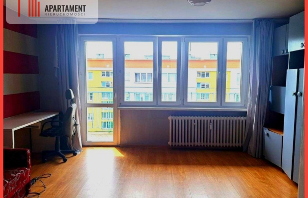 Z loggią do remontu w poszukiwanej lokalizacji