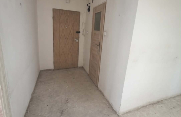 M3-wysoki parter-balkon-Zosinek-do remontu