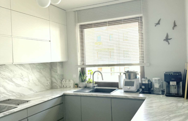 Nowoczesny apartament z dwoma balkonami oraz windą