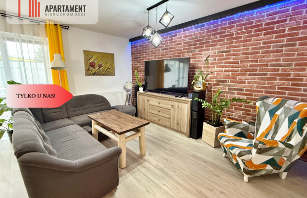 Nowoczesny dwupoziomowy segment z ogródkiem