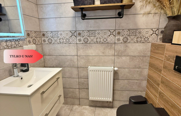 Nowoczesny dwupoziomowy segment z ogródkiem