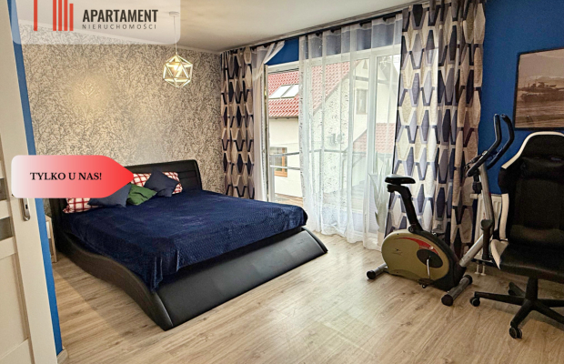 Nowoczesny dwupoziomowy segment z ogródkiem