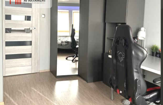 Klimatyczne dwupoziomowe mieszkanie