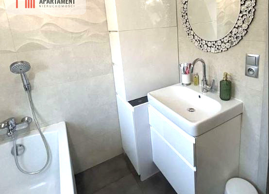 Klimatyczne dwupoziomowe mieszkanie