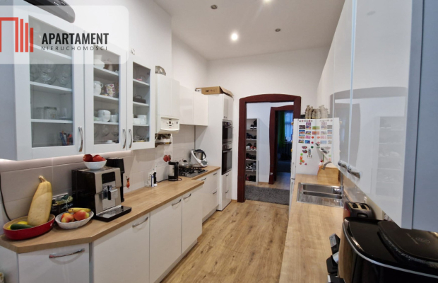 Mieszkanie 4 pokojowe, duży balkon, garaż.