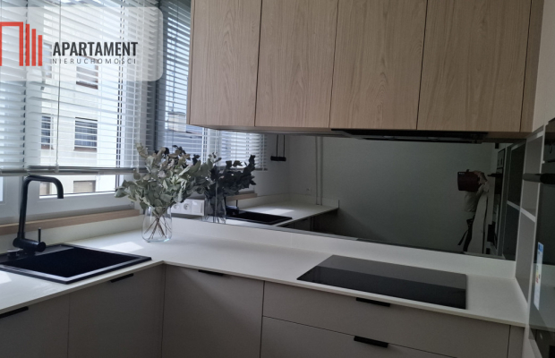 Mieszkanie 2 pokoje po generalnym remoncie .