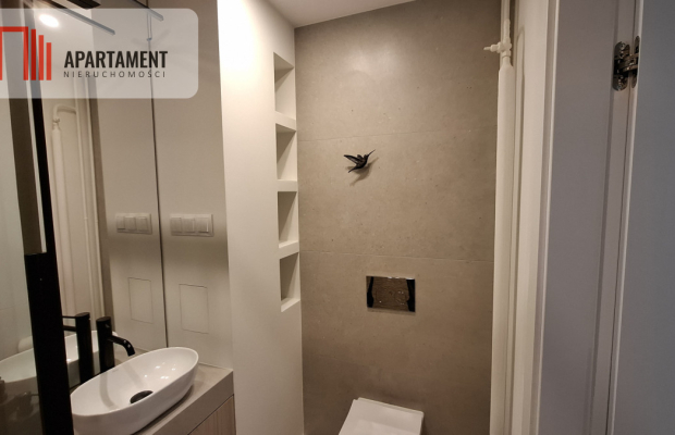 Mieszkanie 2 pokoje po generalnym remoncie .