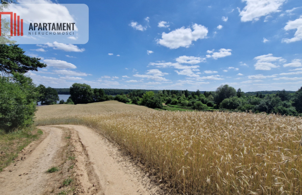 Duża działka nad jeziorem Ostrówieckim.