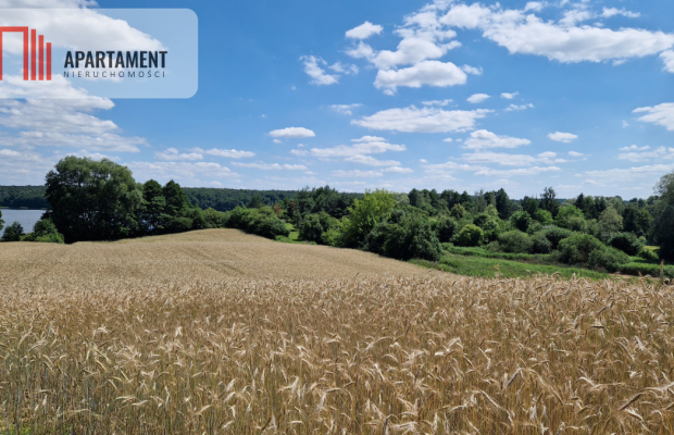 Duża działka nad jeziorem Ostrówieckim.