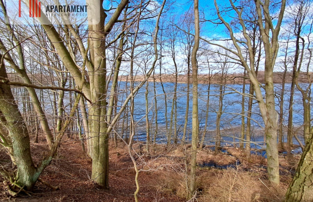 Działka budowlana z widokiem na jezioro