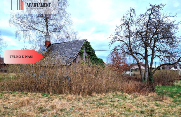 Działka budowlana z drewnianym domkiem.Tylko u nas