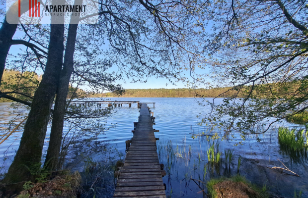 Działka nad jeziorem, z własnym strumykiem