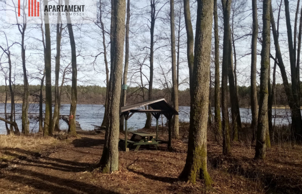 Działka nad jeziorem, z własnym strumykiem