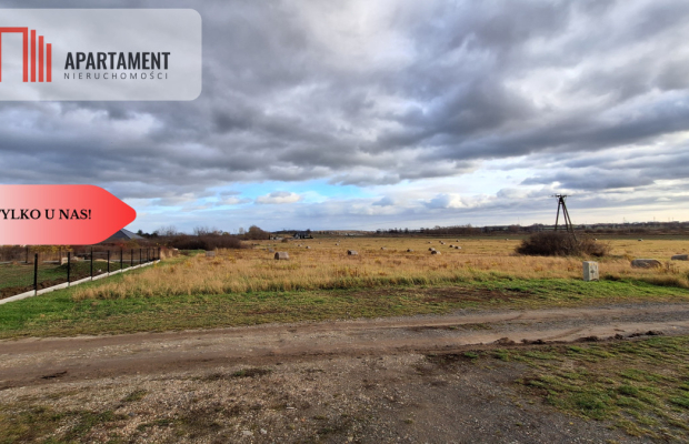 Działka pod zabudowę mieszkaniowo-usługową.