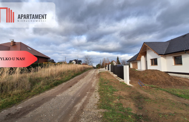 Działka pod zabudowę mieszkaniowo-usługową.