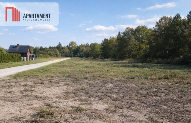 Działka, w cichej i spokojnej okolicy.