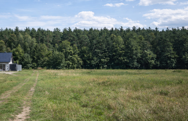 Działka, w cichej i spokojnej okolicy.