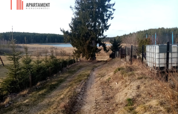 Działka nad jeziorem!