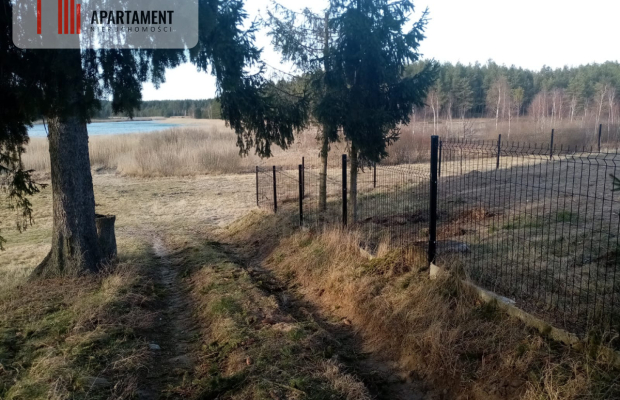Działka nad jeziorem!