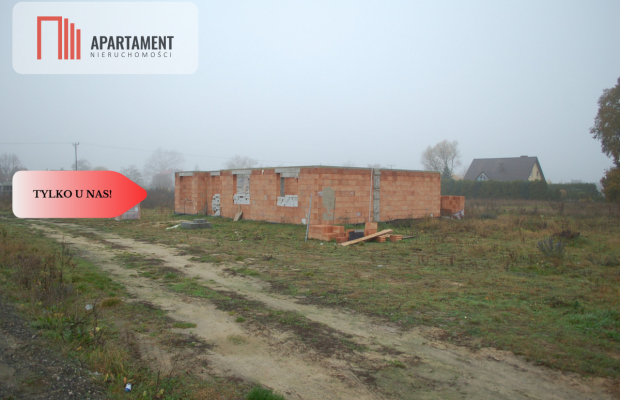 Działka budowlana z pozwoleniem na budowę.