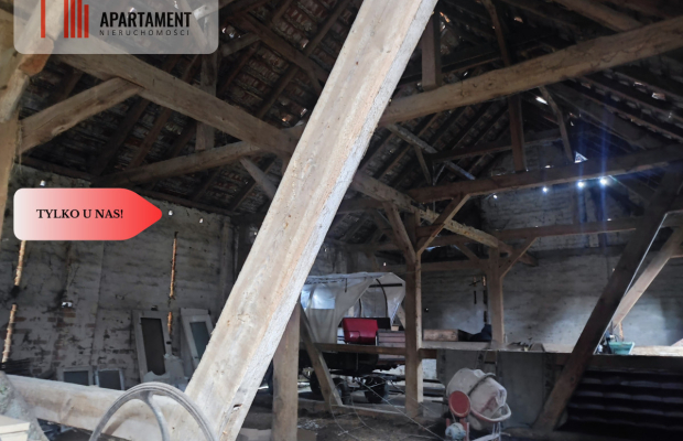 Działka rolna z dużą stodołą.