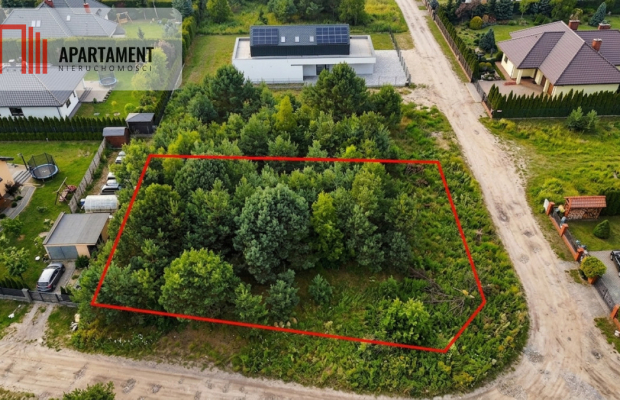 Urokliwa działka na kameralnym osiedlu blisko lasu