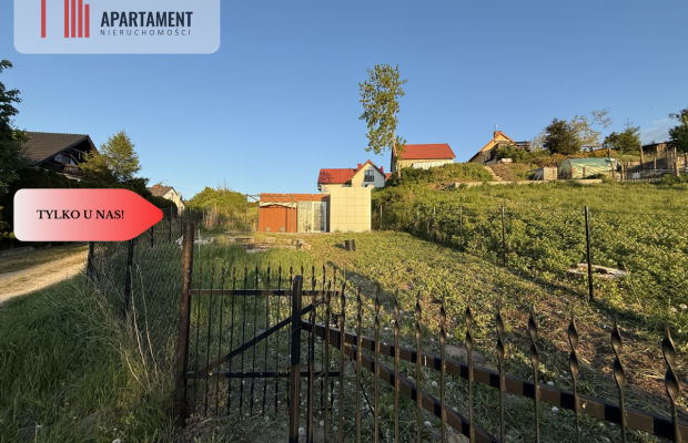 Działka nad jeziorem Raciąskim z domkiem.