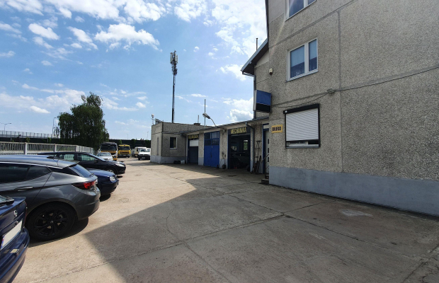 Górna - dom z warsztatem samochodowym