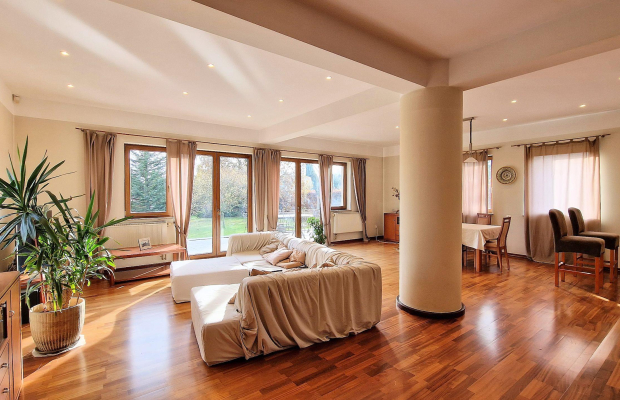 Dobra (gm. Stryków) dom 499 m2 na działce 0,47 ha