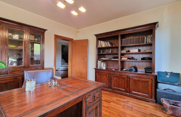 Dobra (gm. Stryków) dom 499 m2 na działce 0,47 ha