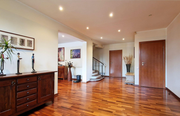 Dobra (gm. Stryków) dom 499 m2 na działce 0,47 ha