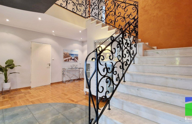 Wiączyń Dolny - dom 468 m2 na działce 4800 m2