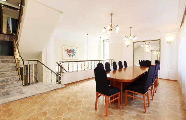 Julianów - do wynajęcia dom 300 m2 dwa garaże