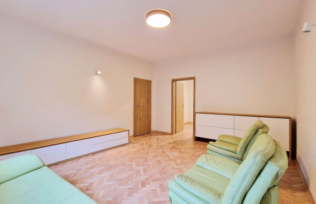 Julianów - dom o pow. 225 m2 garaż ul. Bema