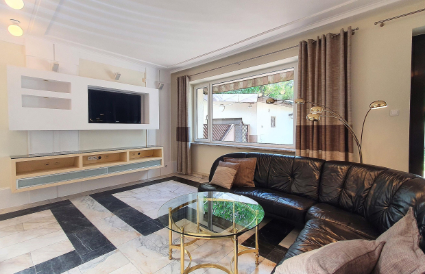 Julianów - do wynajęcia dom 300 m2 dwa garaże