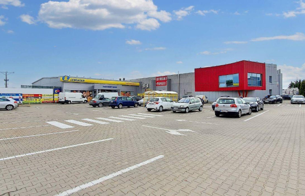 Turek - pawilon handlowy 4000 m2 na sprzedaż